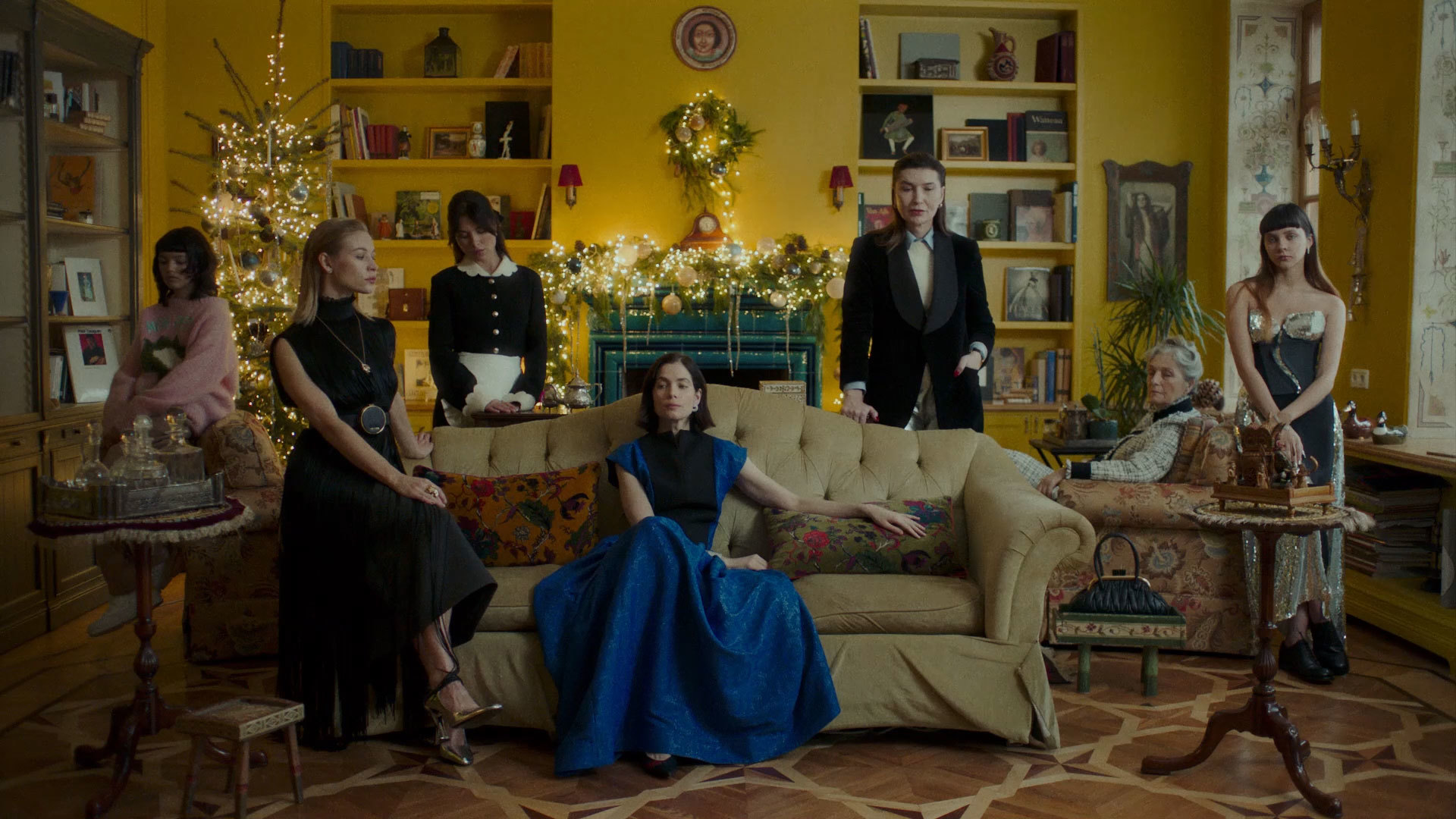 8 Women